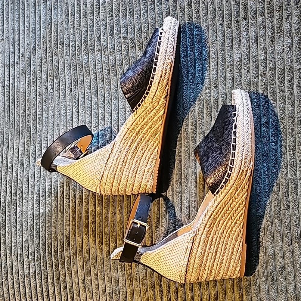 Bass Greta Stitched Espadrille Wedge w ankl straps. Black leather & tan, size 9